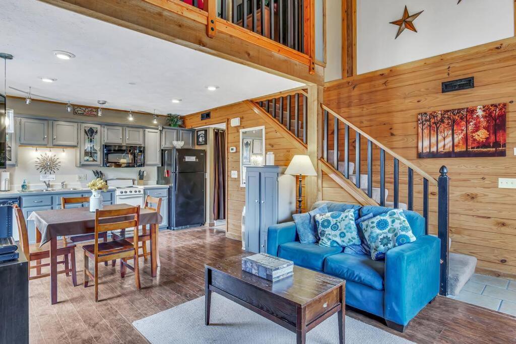 3 Bedroom Log Cabin Condo Close To Everything! 布蘭森 外观 照片