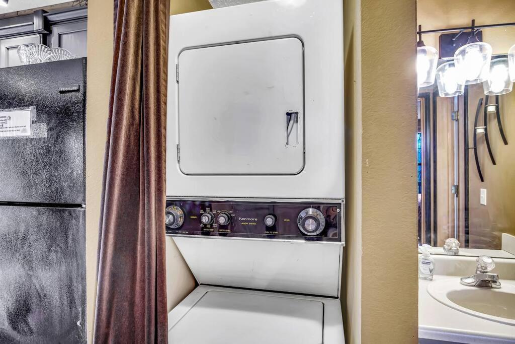 3 Bedroom Log Cabin Condo Close To Everything! 布蘭森 外观 照片