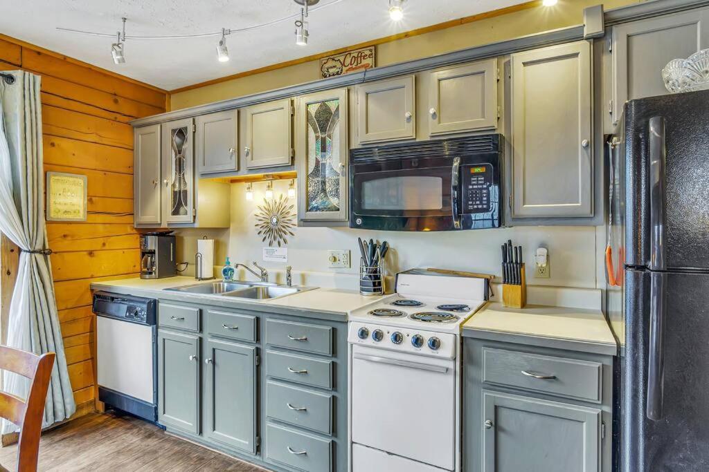 3 Bedroom Log Cabin Condo Close To Everything! 布蘭森 外观 照片