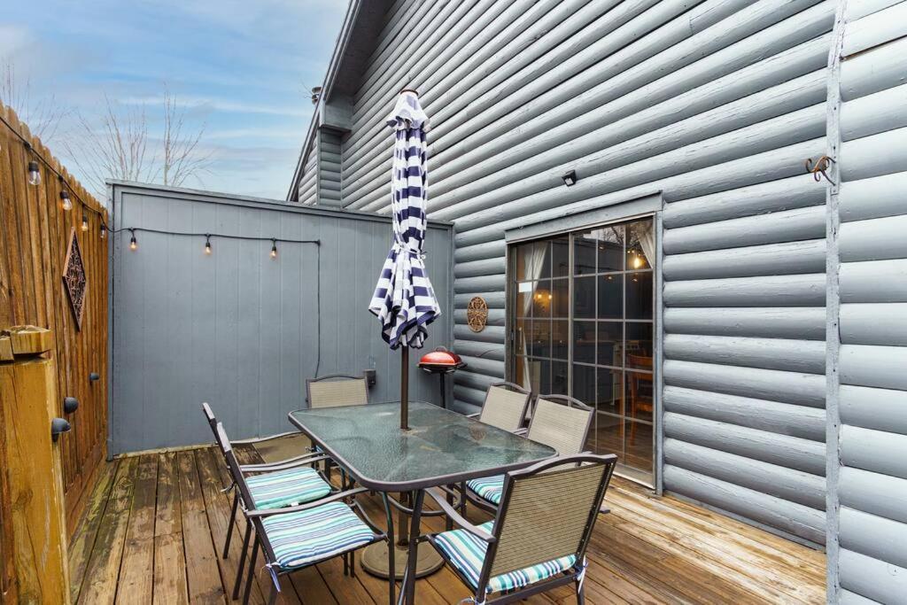 3 Bedroom Log Cabin Condo Close To Everything! 布蘭森 外观 照片